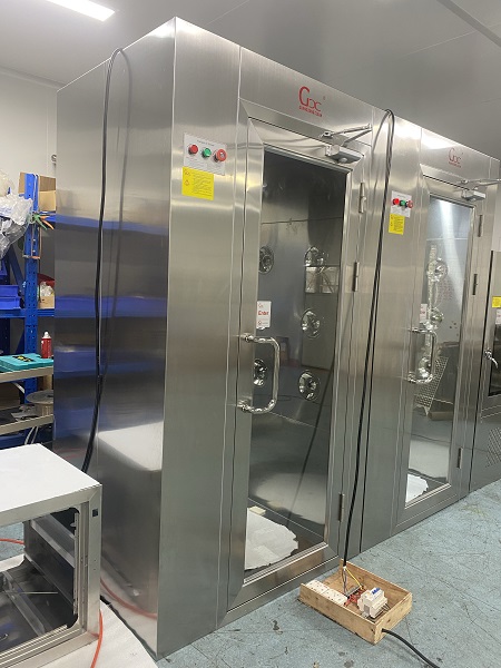無塵室不銹鋼風淋室的使用流程-廣州坤靈凈化設備有限公司(圖1)